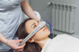 Dentista en Providencia atendiendo paciente